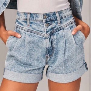 Abercrombie and Fitch 80’s Mom Shorts